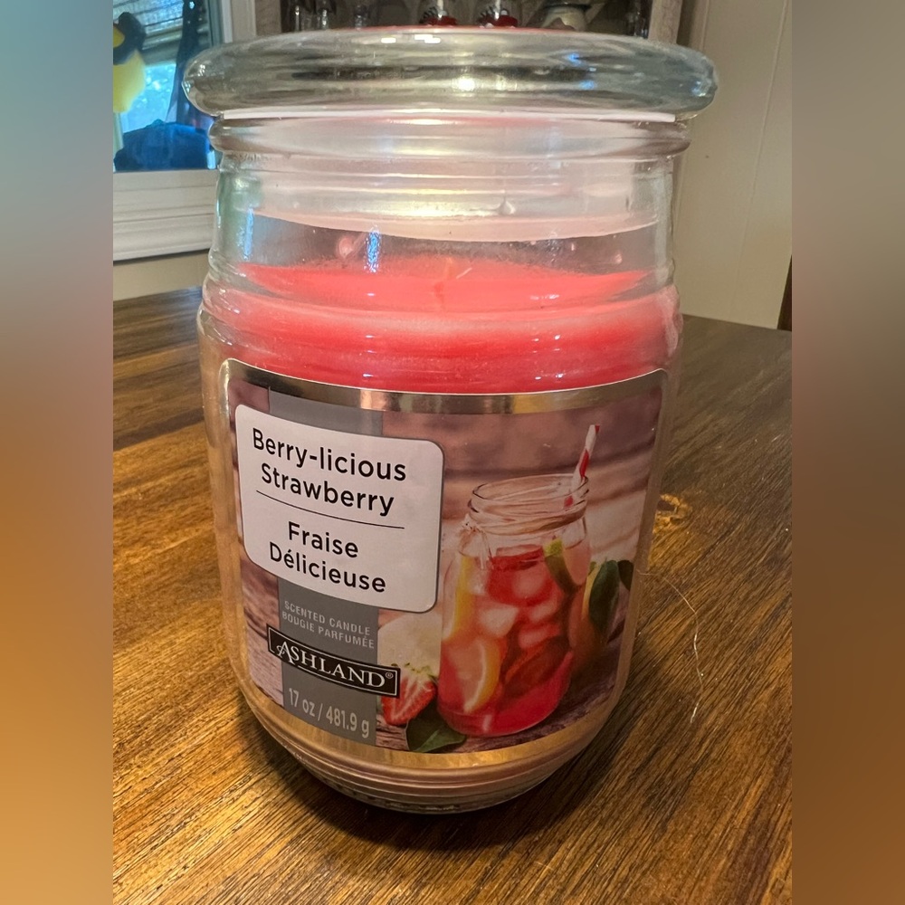 Brand New-Ashland Berry-Licious Strawberry Jar Candle